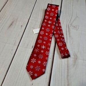 Holiday Traditions Snowflake Tie